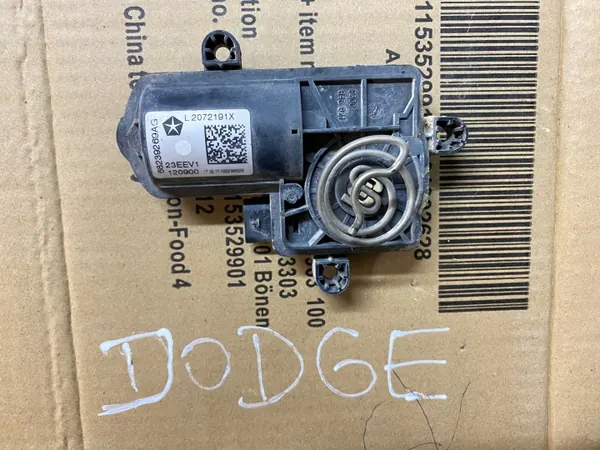 Flange de escape esquerda OEM 68239269 para Dodge Charger/Challenger image 2