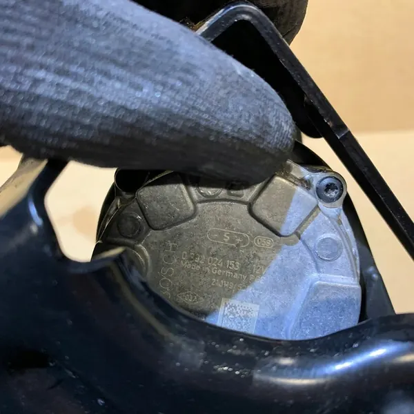 Vesipumppu RENAULT CLIO V 1.5 DCI ADBLUE 210198219R image 6