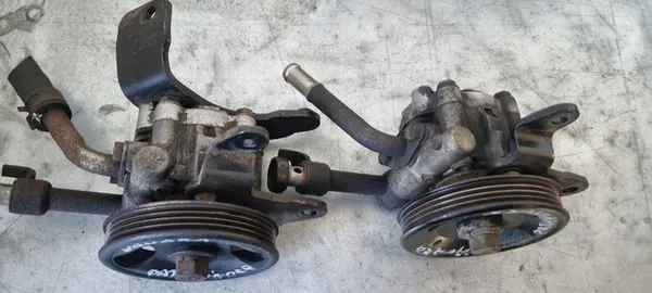 Bomba de direção assistida Nissan Navara D40 R51 2.5 D OEM 49110-EB300 image 2