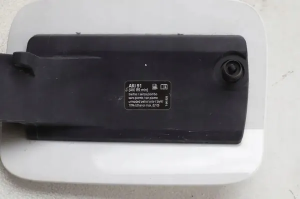 BMW X4 F26 Kraftstoffklappe OEM 7370263 - Gebraucht image 9