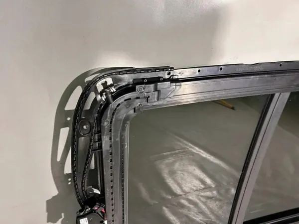 Porsche Cayenne kattoluukku OEM 7P0877041F - Käytetty image 6