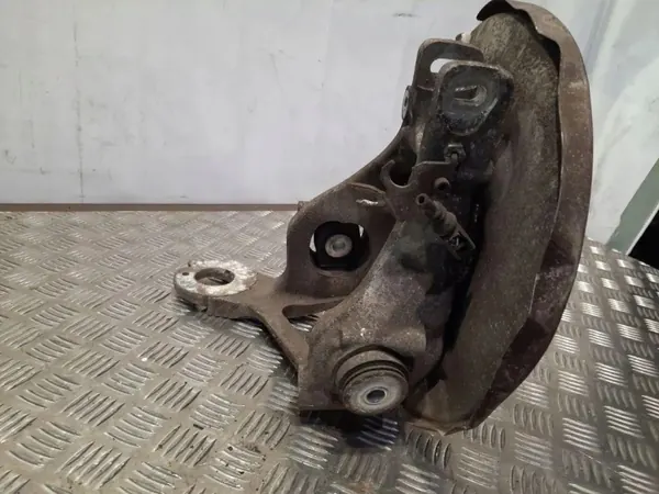 Bakre höger navbärare OEM 8R0505432F - Begagnad image 2