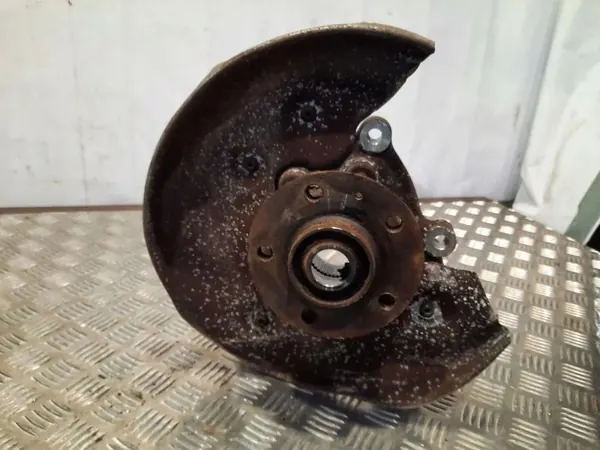 Bakre höger navbärare OEM 8R0505432F - Begagnad image 4