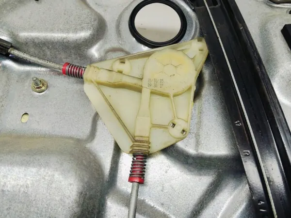 VW bakre höger dörr fönsterregulator OEM 6Q0837138 image 6
