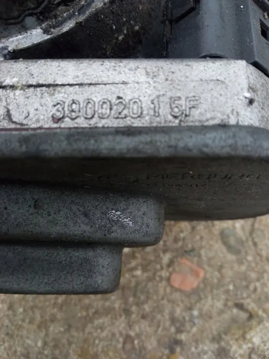 CHEROKEE KJ LIBERTY 2.8 CRD Drossel 39002015F image 4