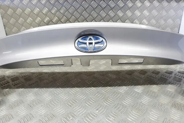 Toyota C-HR Kofferbakklep Strip OEM 76811-F4010 image 4