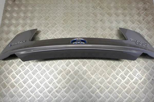 Toyota C-HR Kofferbakklep Strip OEM 76811-F4010 image 7