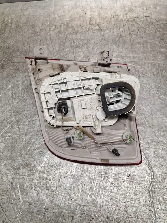 LÁMPARA TRASERA IZQUIERDA SKODA RAPID 2017-2019 image 3