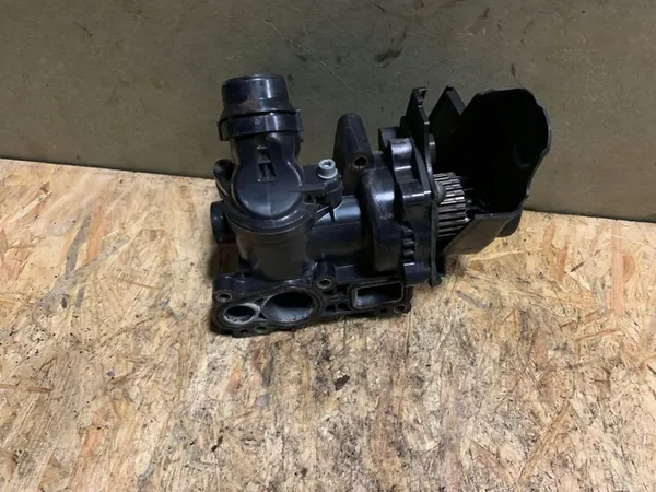 Vattenpump Audi A3 S3 Sportback 2012 OEM 06H121026B image 4