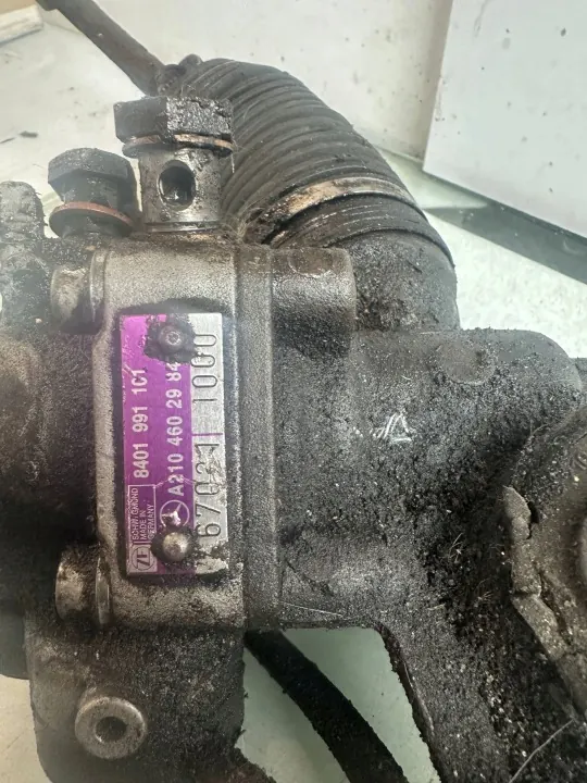 Mercedes W210 2.7 CDI hehkutulppa OEM A2104602984 image 5