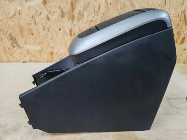 Mittentunnels armstöd Toyota Auris I 07-09 OEM image 4