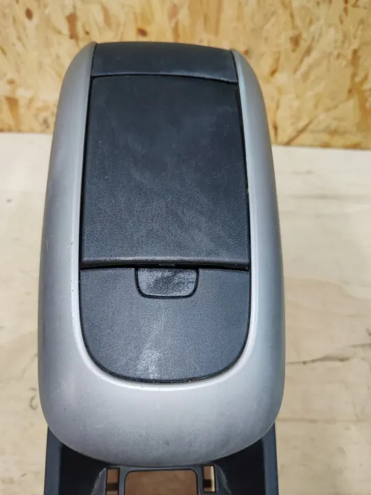 Mittentunnels armstöd Toyota Auris I 07-09 OEM image 5