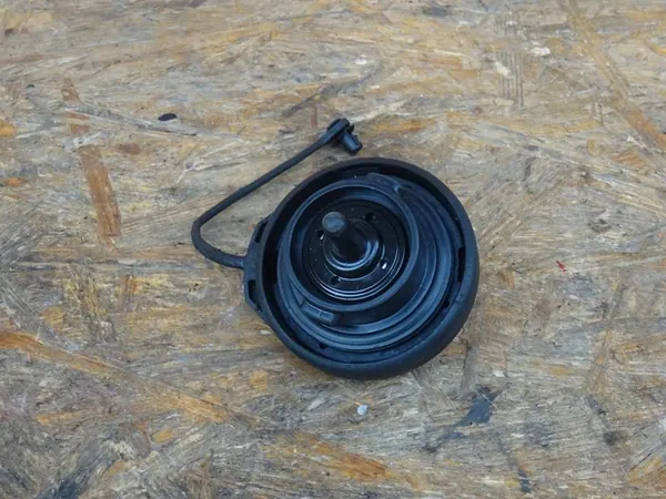 Polttoainesäiliön korkki AUDI A4 B8 A5 8T A3 8V Diesel 3AA201553 image 2