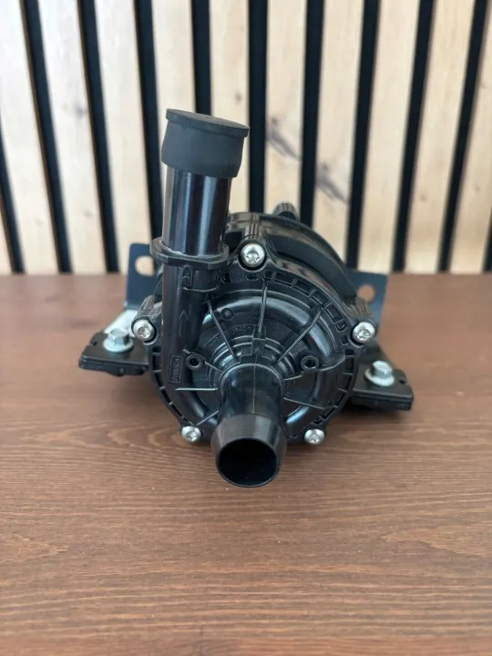 Waterpomp Ford Mustang Mach-E 2023 OEM LJ93-8K577-BC image 4