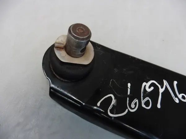 Braccio di Controllo Sinistro Renault Twingo III OEM A453 image 3