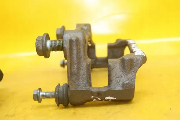 OEM 4416 Y04128 Étrier de serrage arrière Mercedes Sprinter image 3