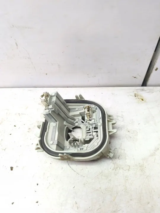 Rücklicht Glühbirnenhalter links OEM 57A945231 image 2