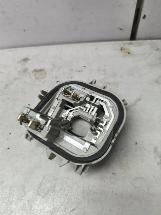 Rücklicht Glühbirnenhalter links OEM 57A945231 image 3