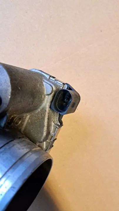 Corpo de borboleta Audi A4 B6 B7 VW B6 2.0 FSI 06D133062 image 3