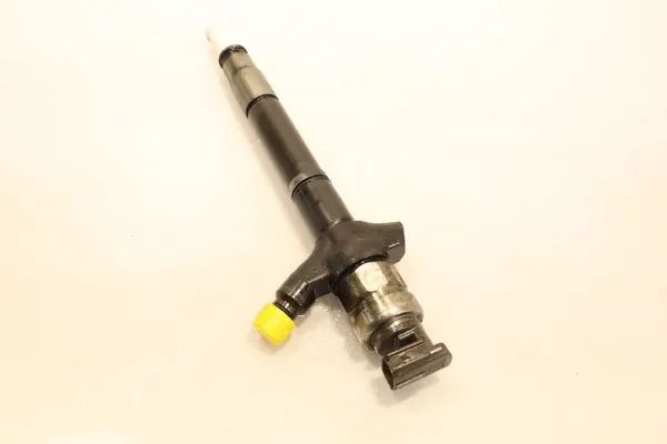 Toyota RAV4 III 2.2D4D Injektor 23670-0R020 image 4