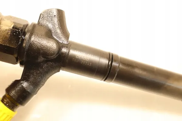 Toyota RAV4 III 2.2D4D Injektor 23670-0R020 image 7