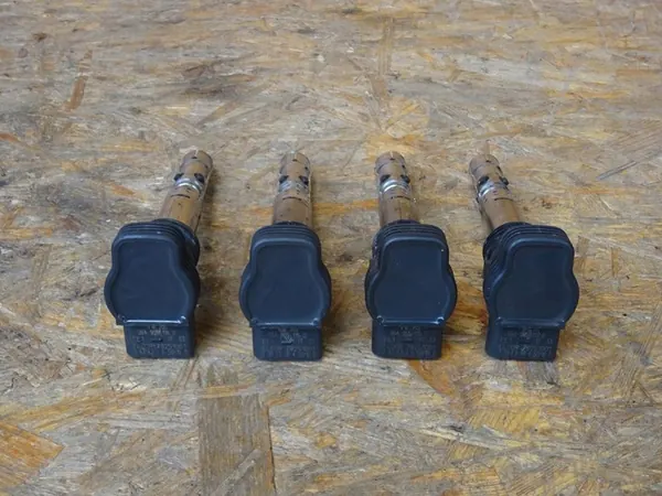 Bobina de ignição AUDI A3 S3 8L TT 8N GOLF IV 06A905115D image 3