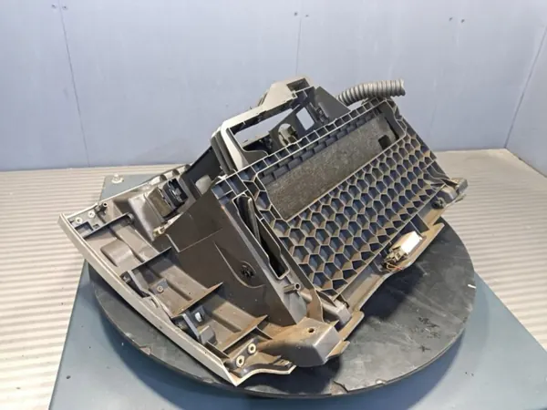 Skoda Superb III Passagerarhandskfack OEM 3V1857097AL image 5