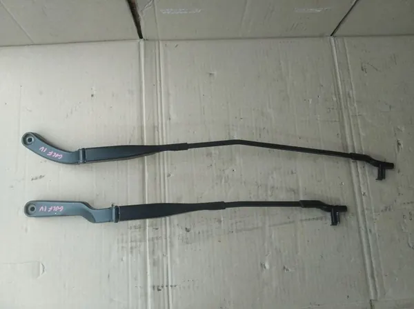 Vasemmalle + oikealle etupyyhkijän varsi VW Golf IV image 1