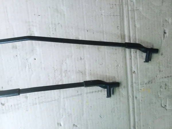 Vasemmalle + oikealle etupyyhkijän varsi VW Golf IV image 3