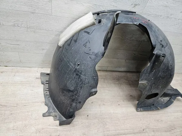 VW Touran Etu Vasemman Lokasuojan 2015 OEM 5TA805911D image 2