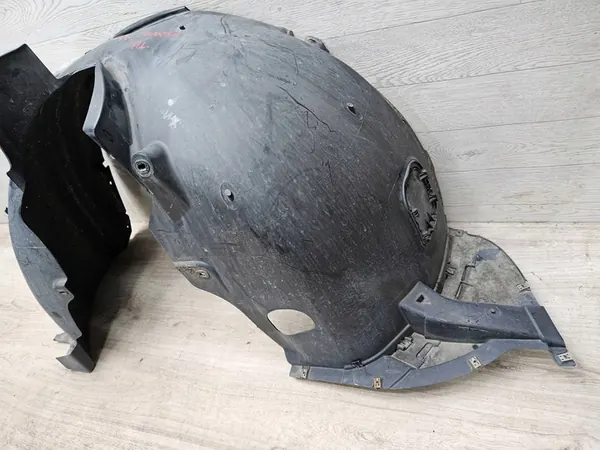 VW Touran Etu Vasemman Lokasuojan 2015 OEM 5TA805911D image 3