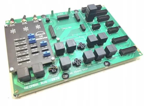 Placa de fusíveis MAN OEM 88254416638 - Estado usado image 2