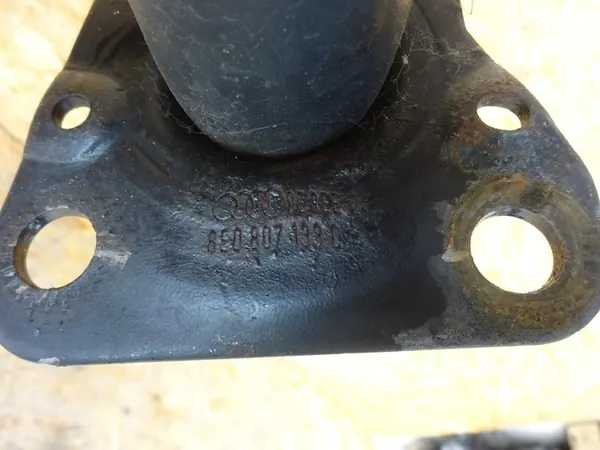 AUDI A4 B7 Etupuskuri Vahvistus Täydellinen OEM image 9