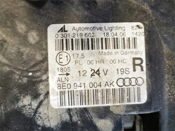 Faros Derecho Audi A4 B7 UK 8E0941004AK image 7