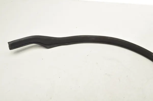 Mercedes AMG GT oven tiiviste OEM A1906970251 - Oikea etu image 5