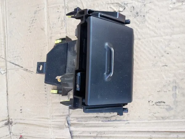 Compartimento encendedor Toyota Auris II Lift 15-18 OEM image 2