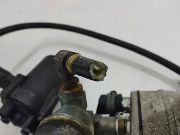Reductor LPG Infiniti OEM 67R010276 - Usado image 6