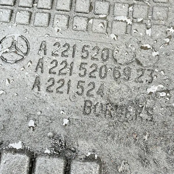 Mercedes S W221 Moottorikansi OEM A2215206923 image 9