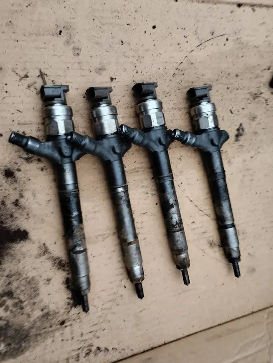 Injecteur 23670-0R180 2.0 D4D Toyota Avensis II image 2