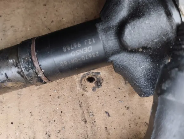 Injecteur 23670-0R180 2.0 D4D Toyota Avensis II image 3