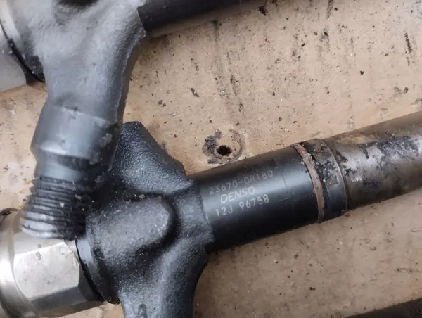 Injecteur 23670-0R180 2.0 D4D Toyota Avensis II image 4