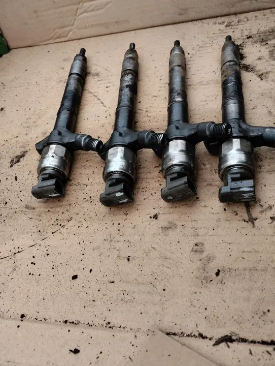 Injecteur 23670-0R180 2.0 D4D Toyota Avensis II image 7