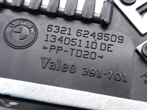 Soquete de lâmpada traseiro esquerdo BMW OEM 6249509 - Usado image 7