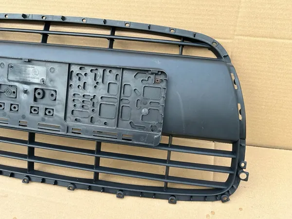 HYUNDAI I10 Front Bumper Center Grille image 2