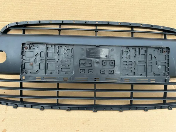 HYUNDAI I10 Front Bumper Center Grille image 3