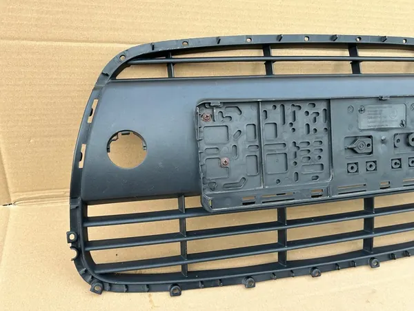 HYUNDAI I10 Front Bumper Center Grille image 4