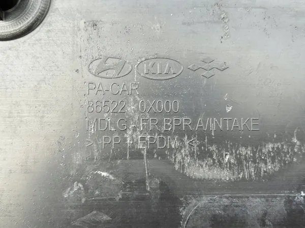 HYUNDAI I10 Front Bumper Center Grille image 7