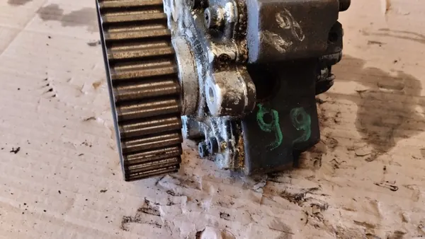 Brandstofinjectiepomp Renault Megane Scenic II 1.9 DCI image 2