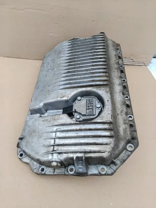 Cárter de óleo Audi OE usado para A6 C6 3.2 FSI image 3