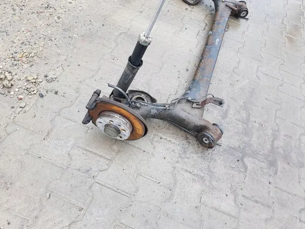 Viga Suspensión Trasera SEAT OEM TOC50100 - Usado image 4